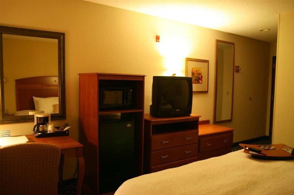Hampton Inn Minneapolis-Бернсвілл Номер фото