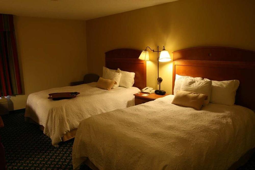 Hampton Inn Minneapolis-Бернсвілл Номер фото