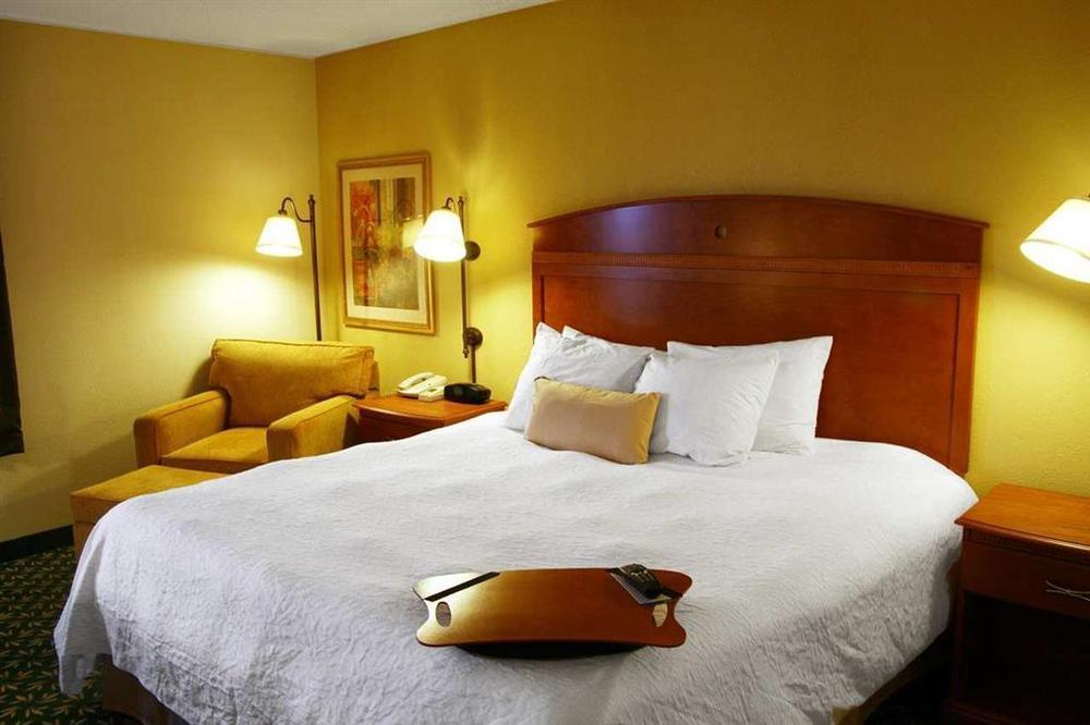 Hampton Inn Minneapolis-Бернсвілл Номер фото